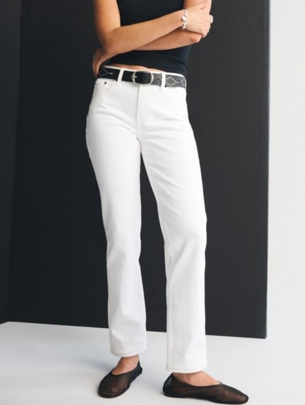NWT Abercrombie Mid Rise 90s Straight Jean White